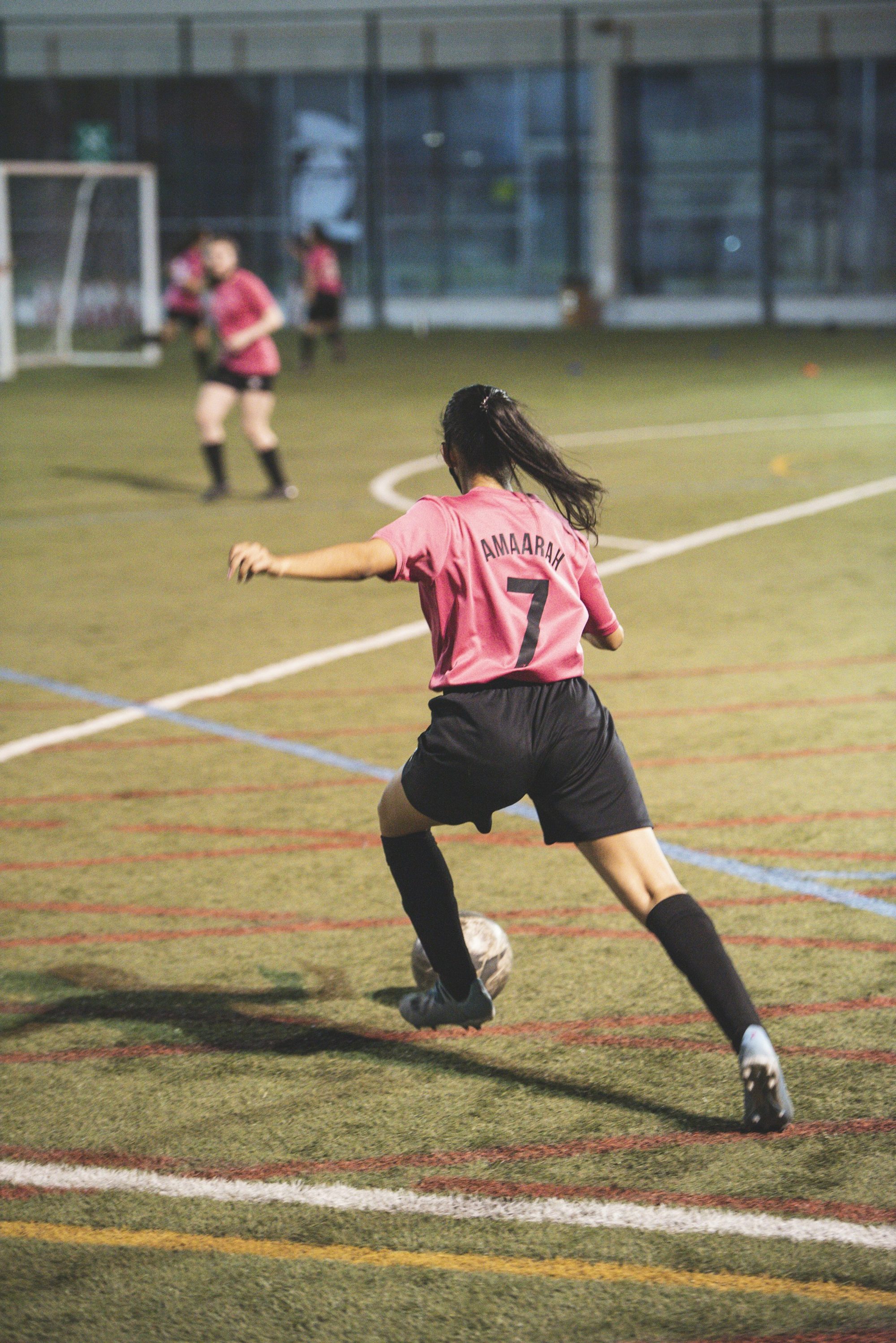 Fußballspielerin in Aktion