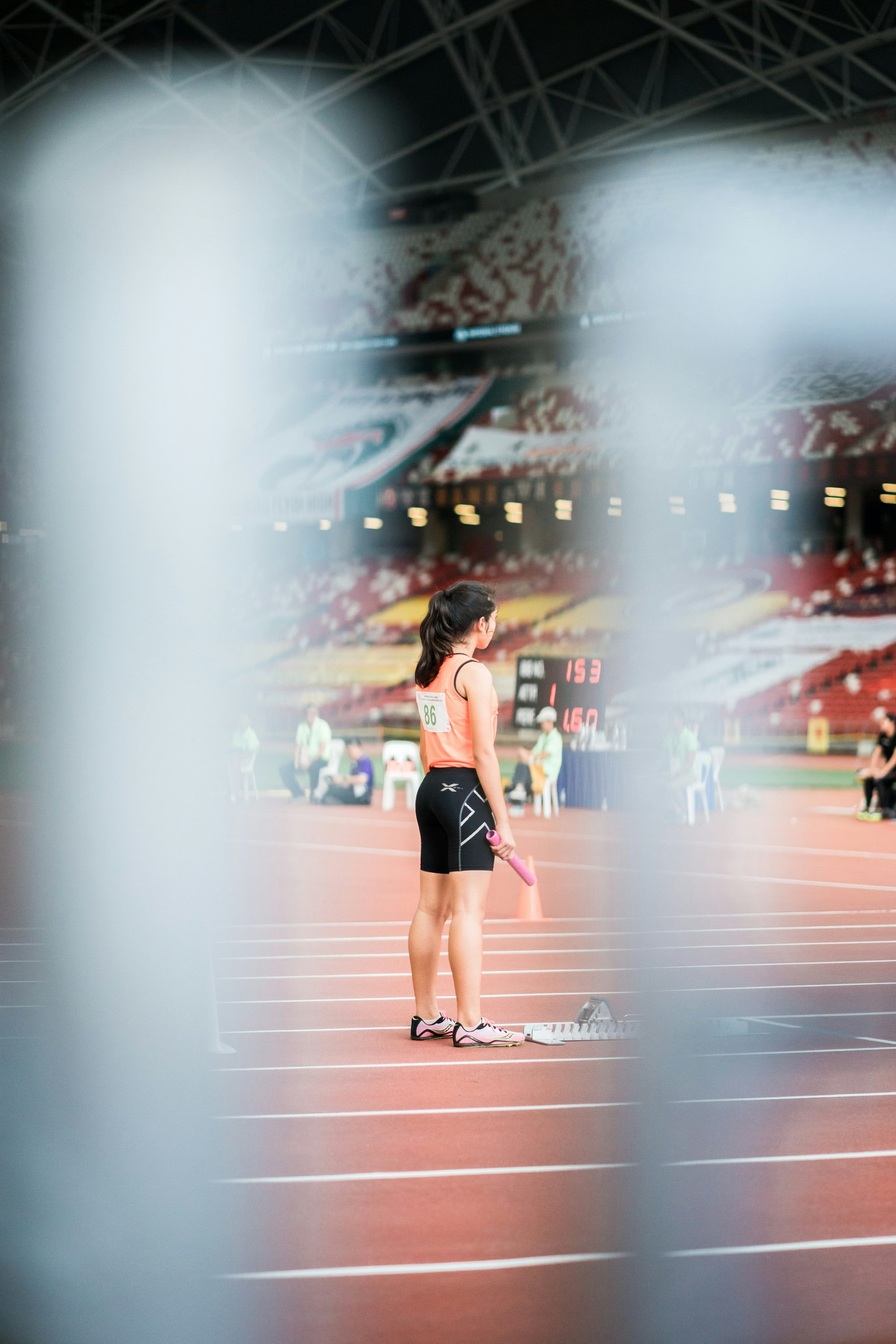 Leichtathletin im Stadion